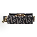 DIOR迪奥 30 Montaigne蒙⽥系列 宽肩带翻盖 ⼩⽅包 ⼿提单肩斜挎包 ⼥款 ⽜仔蓝⾊